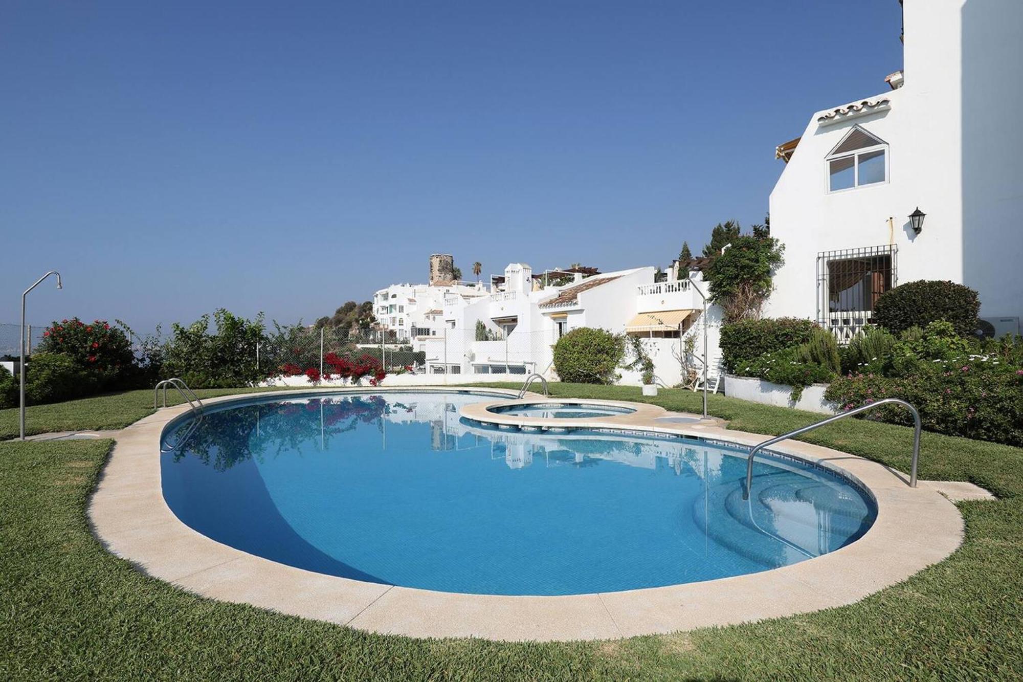 082 - Stunning Sea Views Beachfront Apartment Benalmádena Dış mekan fotoğraf